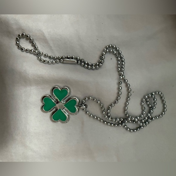 Green‎ 4 leave clover necklace - Picture 2 of 2